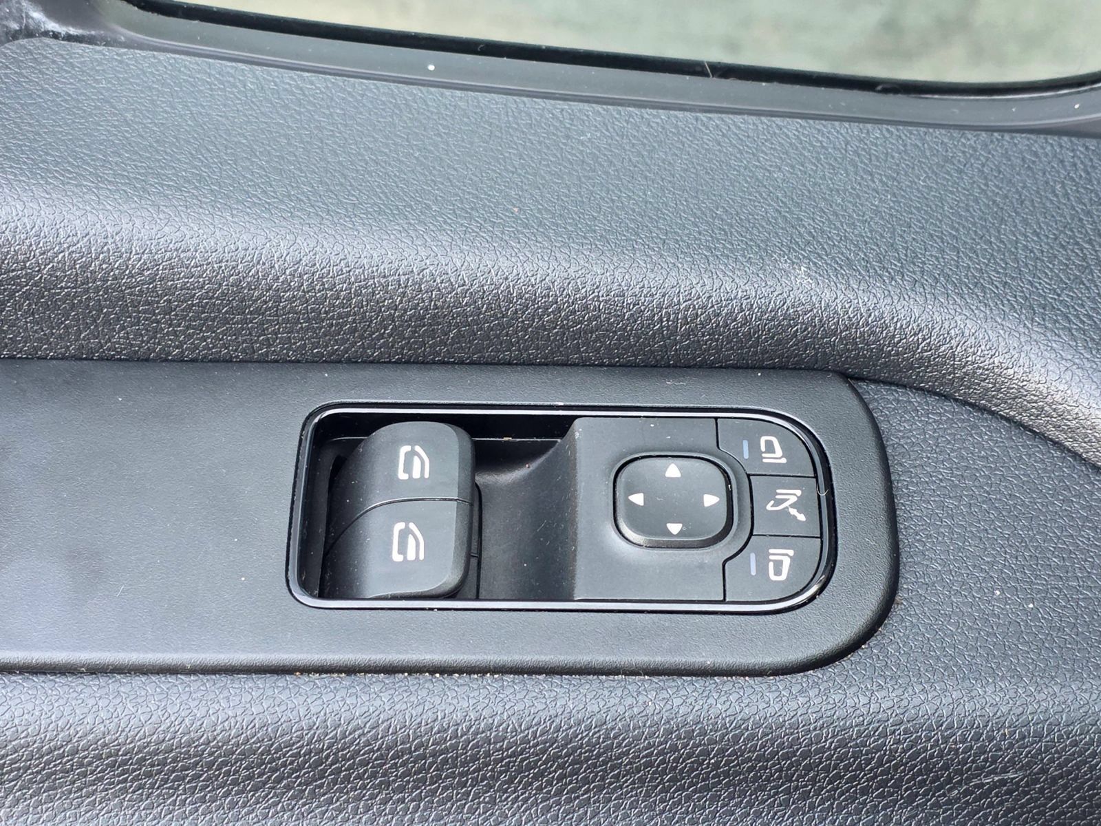 Used 2019 Mercedes-Benz Sprinter 2500 w/ Driver Convenience Package image 22