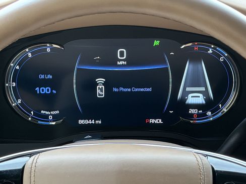 Used 2018 Cadillac Escalade Platinum AWD/4WD image 24