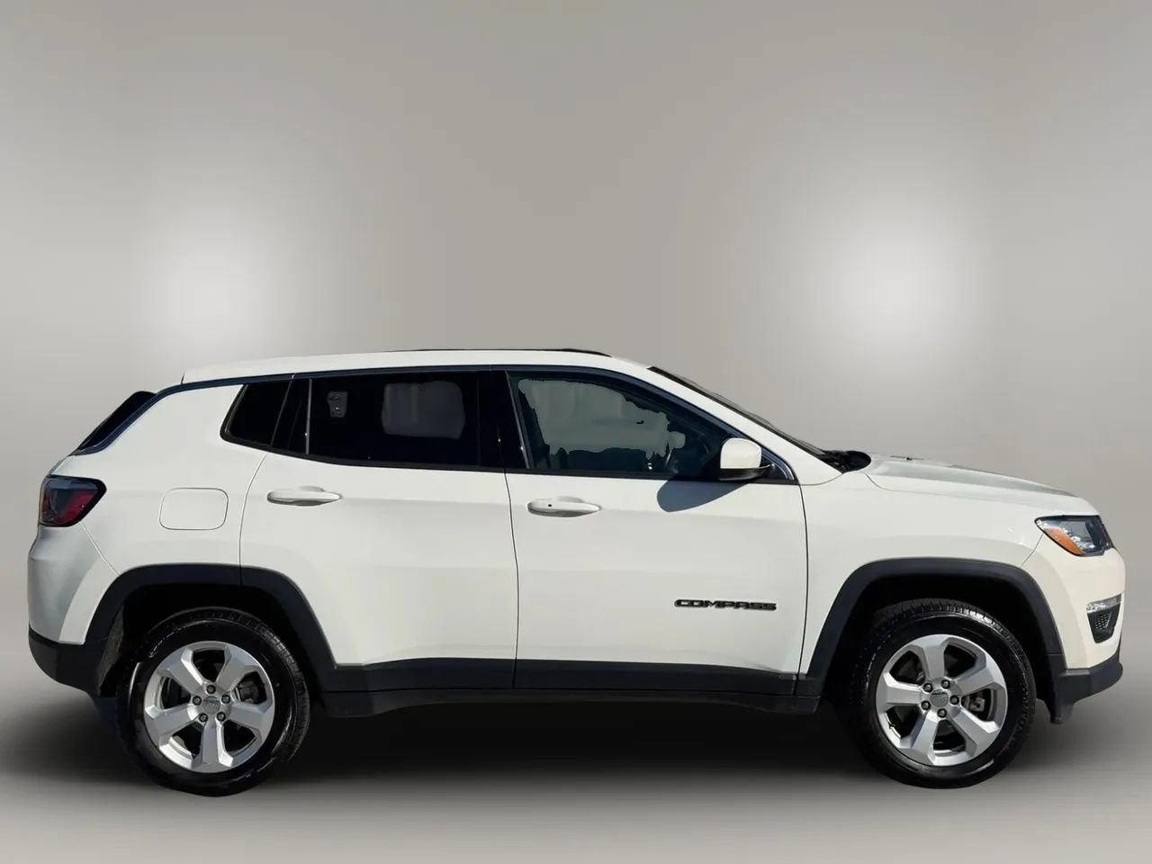 Used 2020 Jeep Compass Latitude w/ Cold Weather Group AWD/4WD image 8