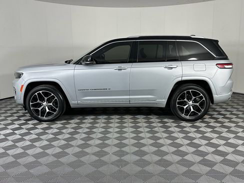 Used 2022 Jeep Grand Cherokee Summit AWD/4WD image 4