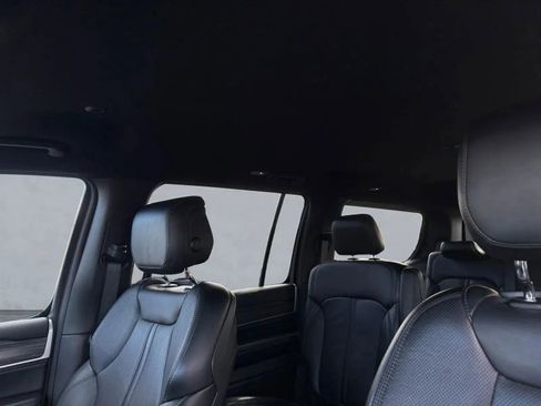 Used 2024 Jeep Wagoneer Series III w/ HD Trailer Tow Package image 27