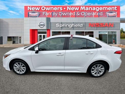 Used 2025 Toyota Corolla LE w/ LE Premium Package FWD image 6