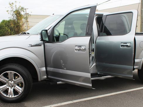 Used 2020 Ford F150 Lariat image 5