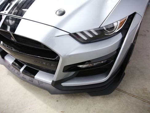 Used 2021 Ford Mustang Shelby GT500 w/ Carbon Fiber Track Pack RWD image 32