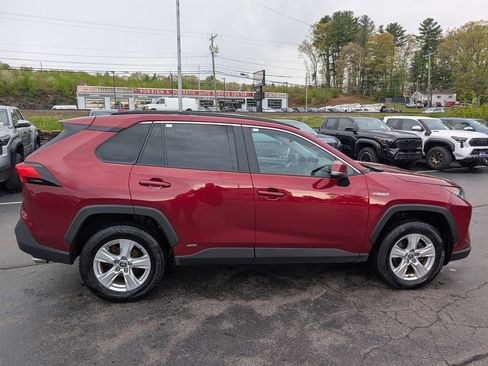 Certified 2021 Toyota RAV4 XLE w/ Convenience Package AWD/4WD image 9