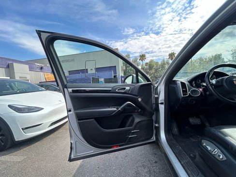 Used 2012 Porsche Cayenne image 8