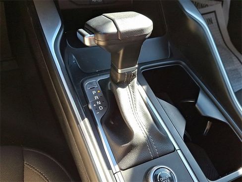 Certified 2025 Kia Sorento LX image 13