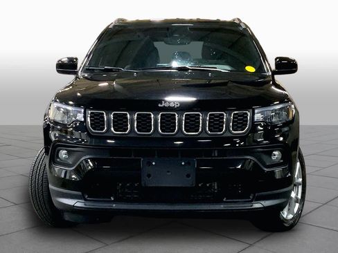 Used 2024 Jeep Compass Latitude AWD/4WD image 4