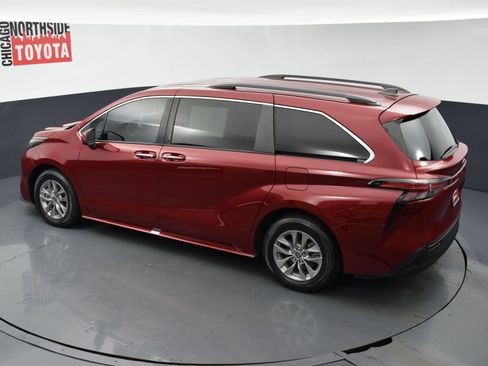 Used 2022 Toyota Sienna XLE FWD image 23
