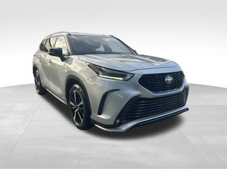 Used 2022 Toyota Highlander XSE video 2