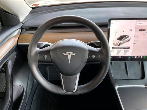 Used 2021 Tesla Model 3 Standard Range Plus RWD image 9