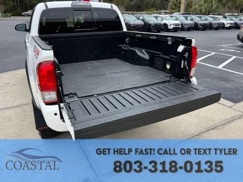 Used 2017 Toyota Tacoma TRD Off-Road w/ Premium & Technology Package image 31