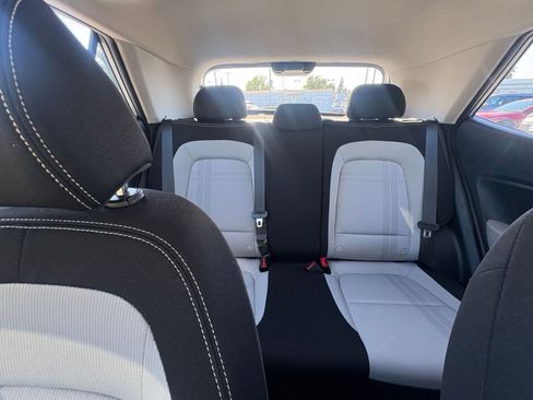 Used 2025 Hyundai Venue SEL image 39