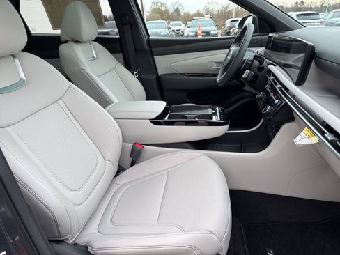 Used 2025 Hyundai Tucson Limited image 35