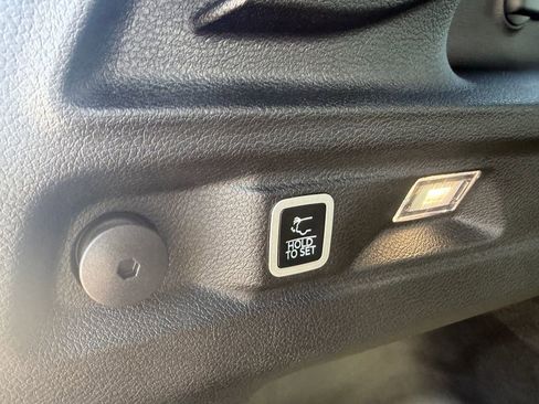 Used 2025 Jeep Grand Cherokee L Limited w/ Luxury Tech Group II image 9