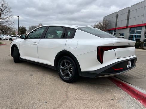 Used 2025 Kia K4 LXS image 8