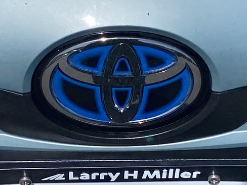 Used 2022 Toyota Prius LE image 25