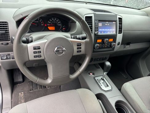 Used 2021 Nissan Frontier SV w/ Midnight Edition Floor Mats RWD image 11