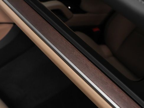 Used 2025 Porsche Cayenne image 22