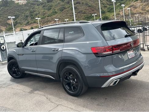 Used 2024 Volkswagen Atlas Peak Edition SE AWD/4WD image 3