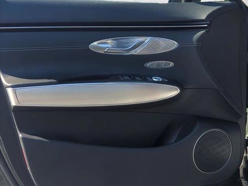 Used 2023 Genesis GV70 2.5T w/ Select Package image 18