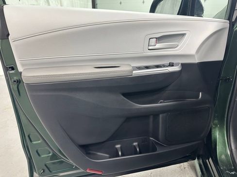 Used 2025 Toyota Sienna LE image 8