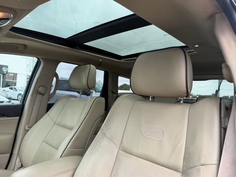 Used 2017 Jeep Grand Cherokee Overland w/ Jeep Active Safety Group AWD/4WD image 19