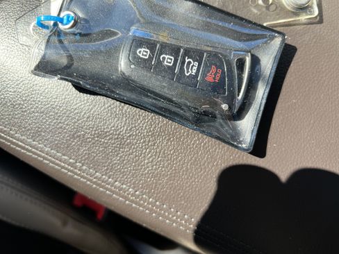 Used 2017 Hyundai Santa Fe SE Ultimate image 35