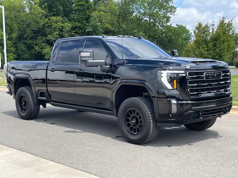 Used 2024 GMC Sierra 2500 AT4 w/ AT4 Premium Plus Package AWD/4WD image 2