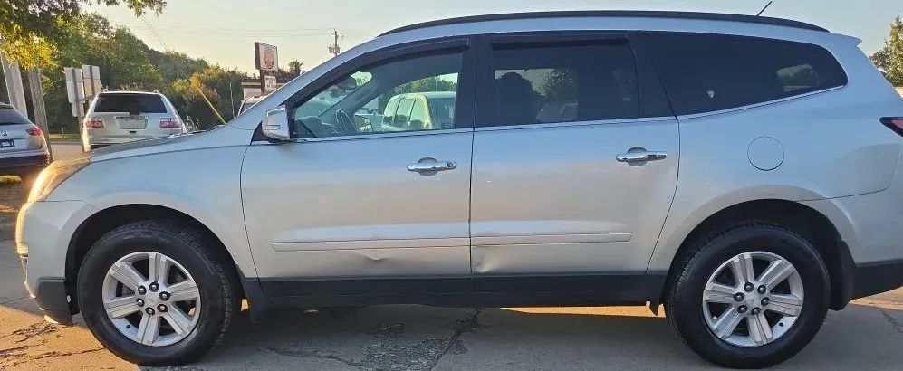 Used 2014 Chevrolet Traverse LT FWD image 2
