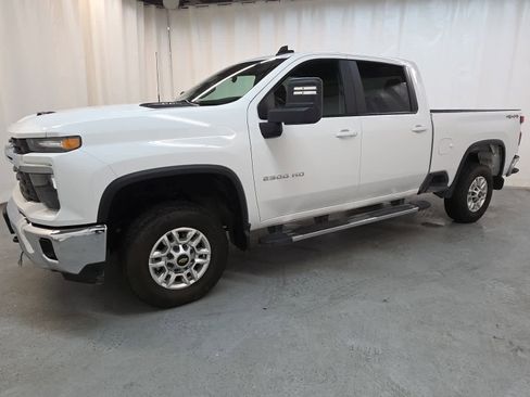 Used 2025 Chevrolet Silverado 2500 LT w/ Convenience Package image 2