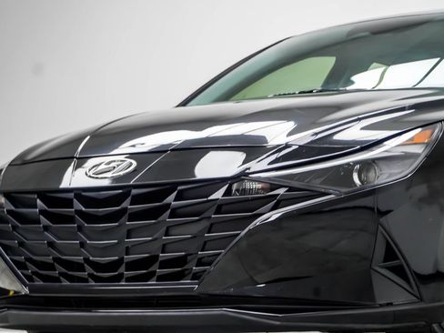 Used 2022 Hyundai Elantra SEL w/ Cargo Package FWD image 2