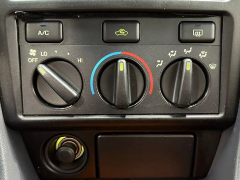 Used 2002 Toyota Solara SE FWD image 23