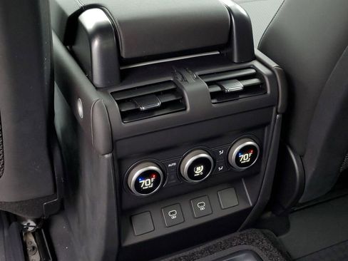Used 2025 Land Rover Defender 130 X-Dynamic SE image 39