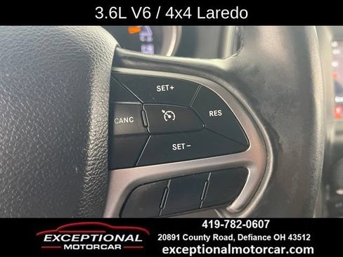 Used 2020 Jeep Grand Cherokee Laredo AWD/4WD image 38