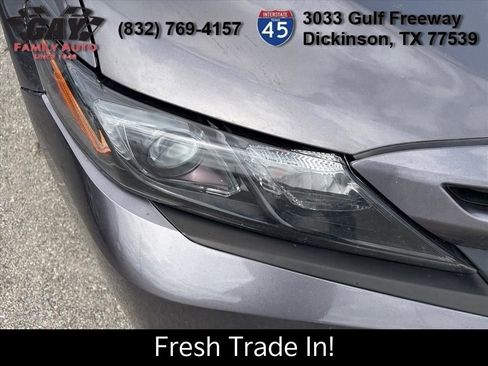 Used 2021 Toyota Camry SE image 3