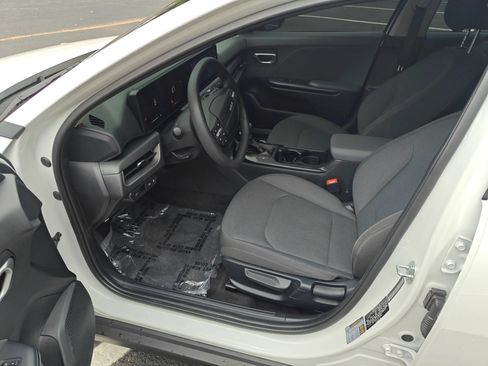 Used 2025 Kia K4 FWD image 6