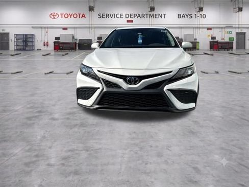 Used 2021 Toyota Camry SE w/ Blackout Package (TMS) FWD image 3