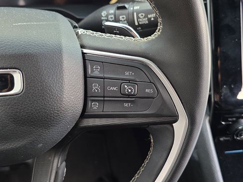 Used 2023 Jeep Grand Cherokee L Altitude image 15