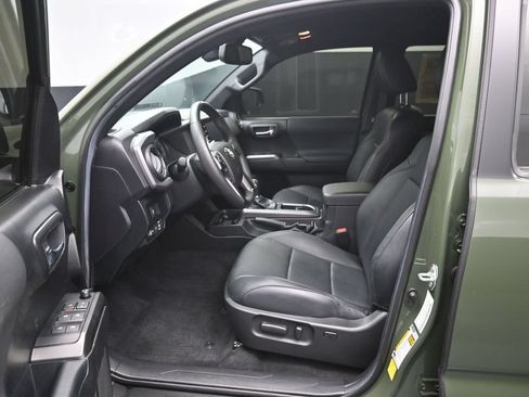 Used 2022 Toyota Tacoma TRD Off-Road w/ TRD Premium Off Road Package AWD/4WD image 9