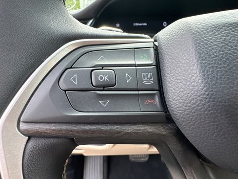 Used 2025 Jeep Grand Cherokee Limited w/ Black Appearance Package image 31