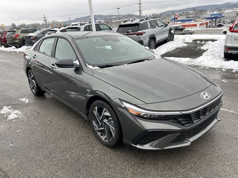 Certified 2025 Hyundai Elantra Sport image 2