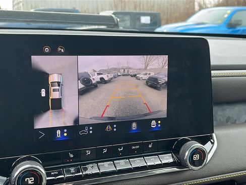 Used 2024 Chevrolet Colorado ZR2 w/ Technology Package image 16