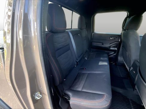 Used 2022 Nissan Frontier PRO-4X w/ Technology Package AWD/4WD image 19