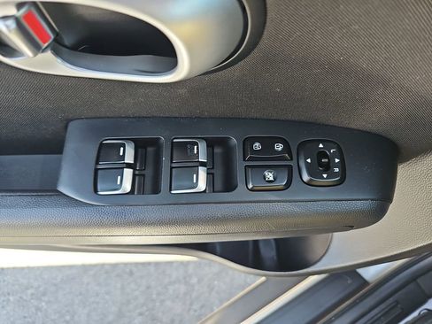 Used 2019 Kia Soul FWD image 31