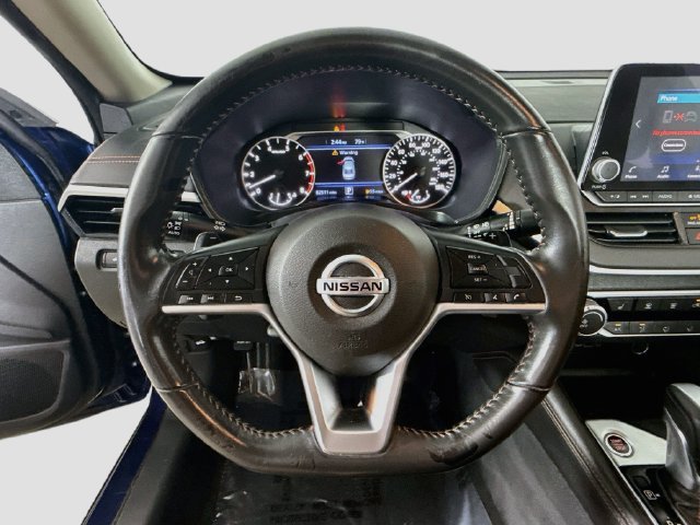 Used 2022 Nissan Altima 2.0 SR FWD image 12