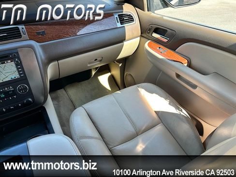 Used 2007 GMC Yukon SLT w/ SLT Preferred Equipment Group AWD/4WD image 12