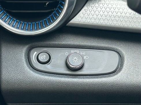 Used 2025 Chevrolet Trax LT w/ Driver Confidence Package image 20