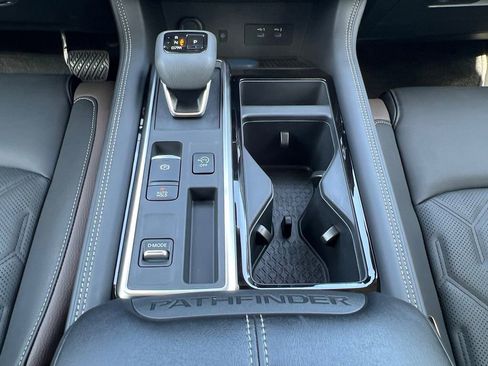 New 2026 Nissan Pathfinder Platinum image 11
