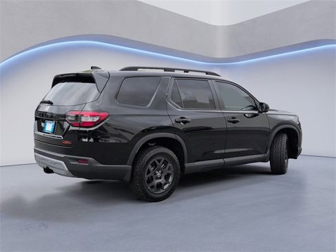 New 2025 Honda Pilot TrailSport image 4